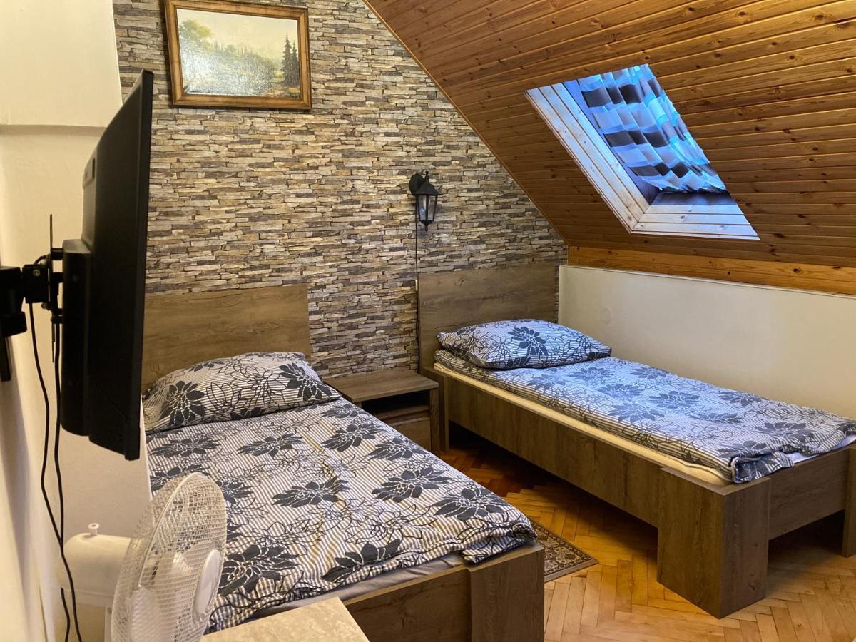 No1 Vendeghaz Hotell Parád Eksteriør bilde