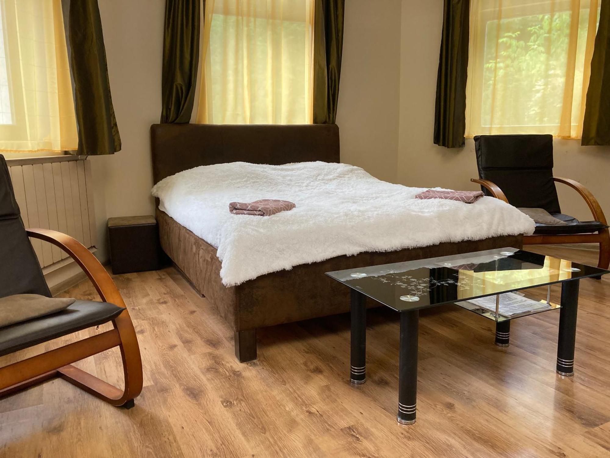 No1 Vendeghaz Hotell Parád Eksteriør bilde