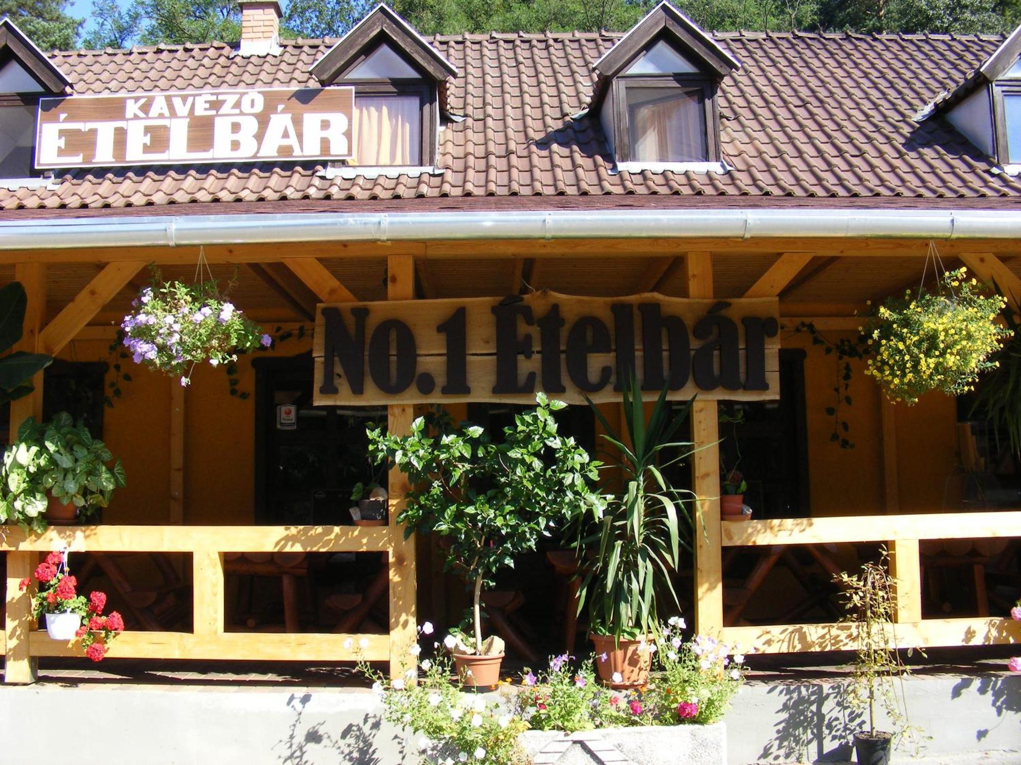 No1 Vendeghaz Hotell Parád Eksteriør bilde